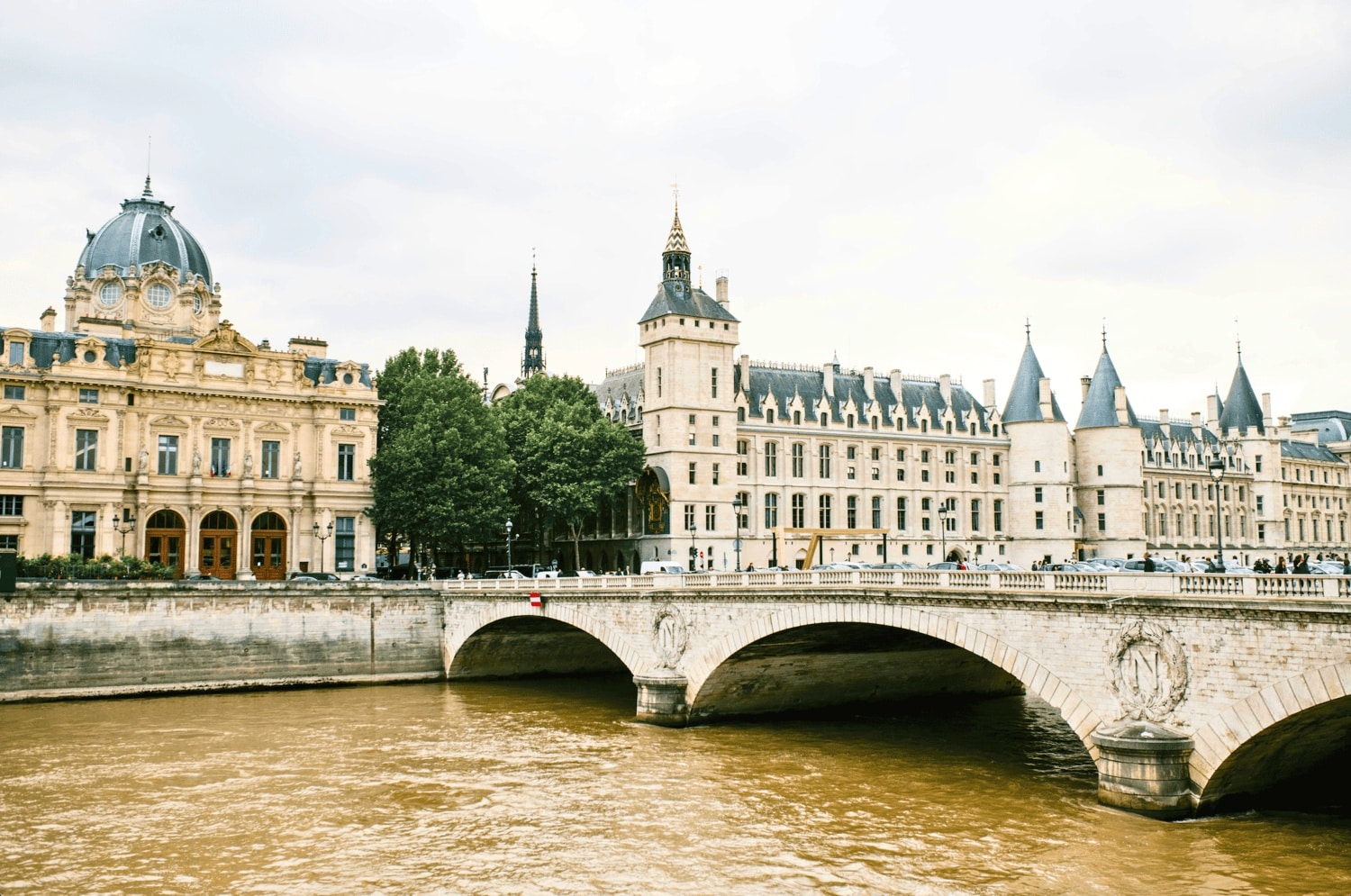25 of the Best Things to Do in Paris That (Mostly) Won't Break the Bank 14 Exterior of the Conciergerie, 3 day itinerary Paris France