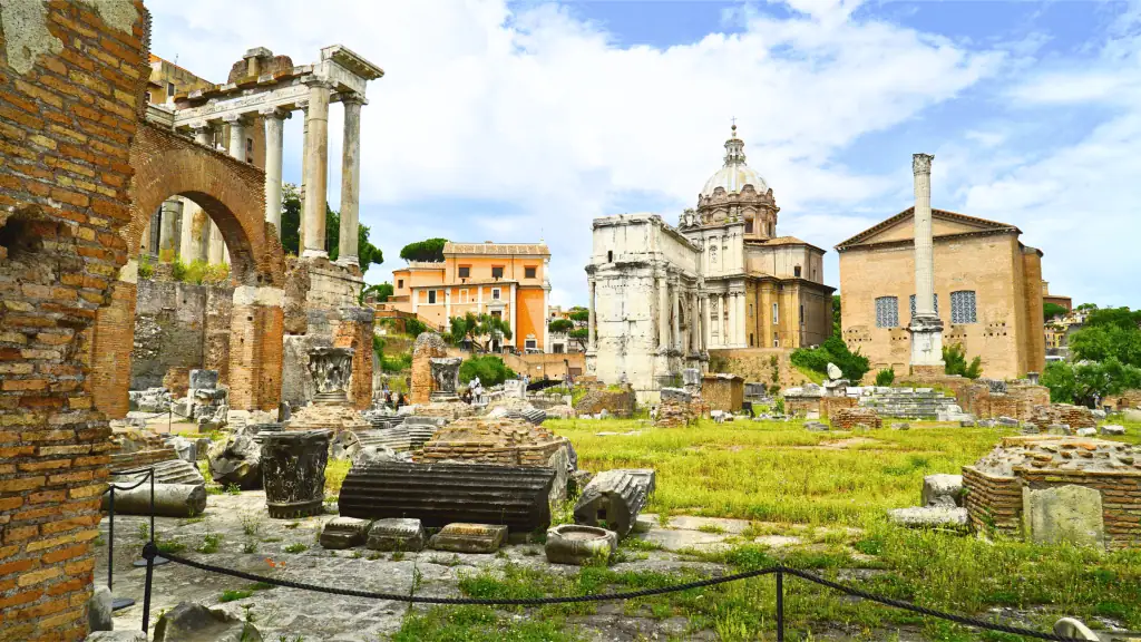 3-Day Rome, Italy Itinerary: A Day-to-Day Plan for First-Timer Visitors 2 Ancient Roman Forum and Palatine Hill, iconic historic landmarks in Rome.