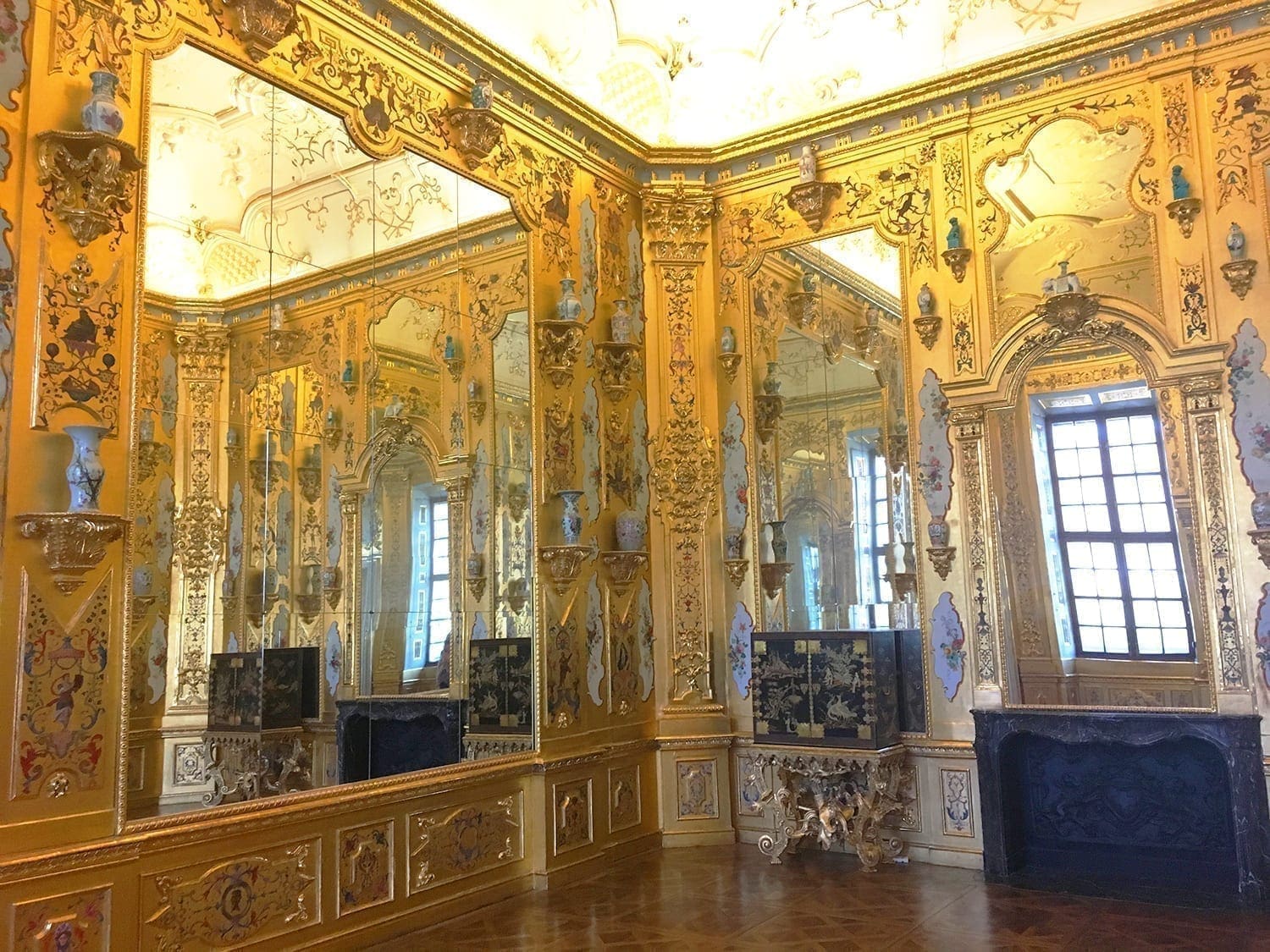 2-Day Vienna Itinerary: How to Spend a Weekend in Austria's Capital + Map 17 Mirrored gold room in the lower belvedere at Belvedere Palace