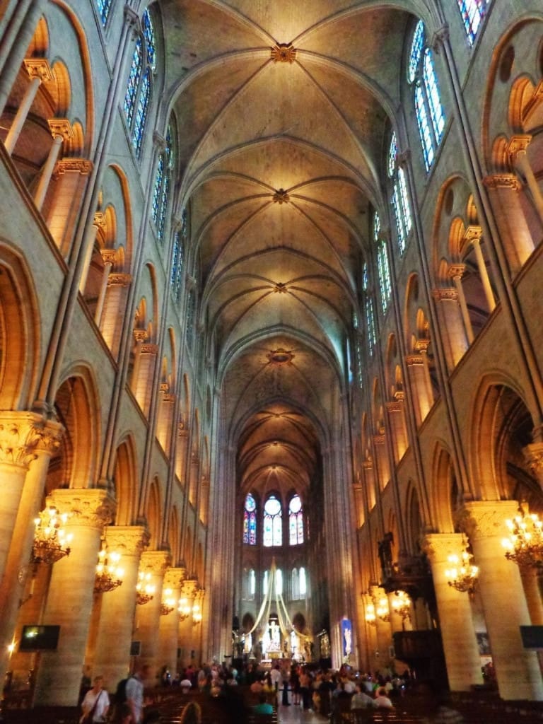 25 of the Best Things to Do in Paris That (Mostly) Won't Break the Bank 19 Interior Notre Dame