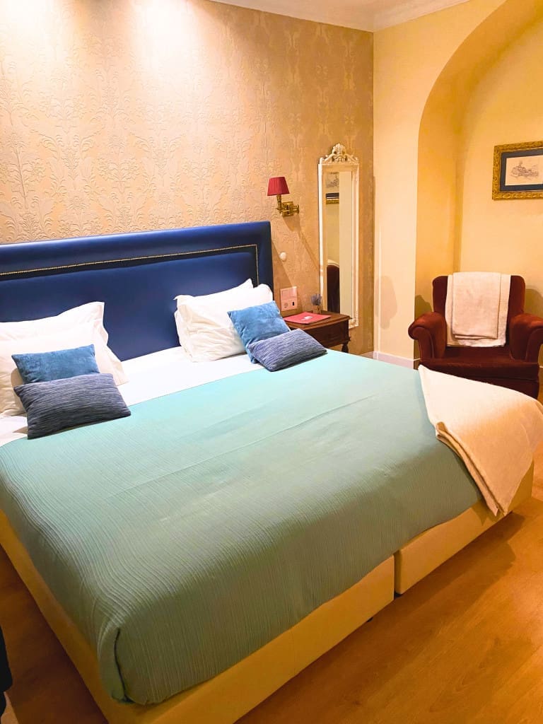 The Top Things to Do in Sintra: 5 Stunning Palaces You Need to See 6 hotel room casa do vinho sintra guesthouse