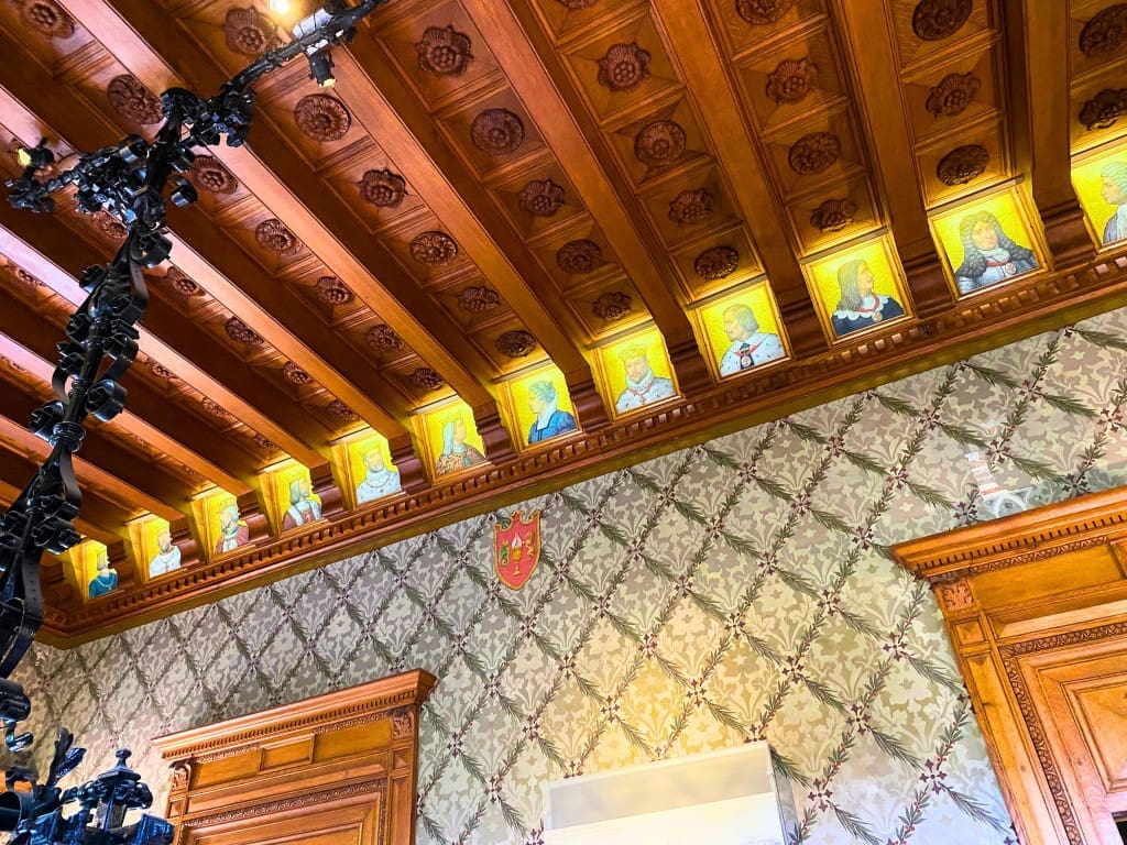 The Top Things to Do in Sintra: 5 Stunning Palaces You Need to See 35 kings room palace of quinta da regaleira sintra