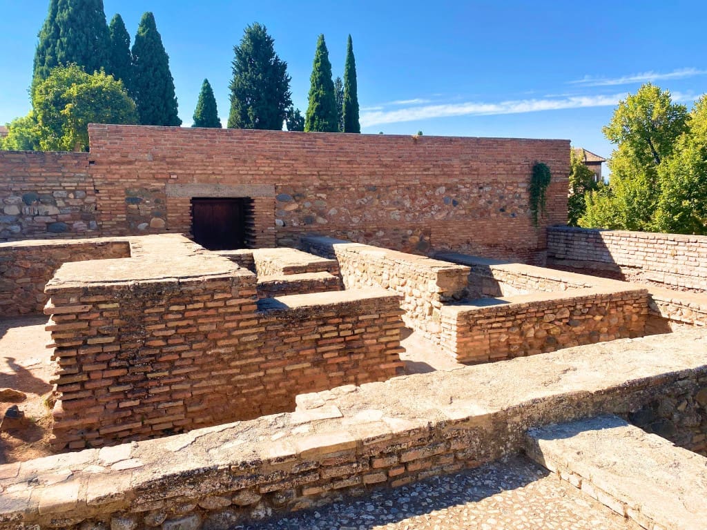 Is Granada, Spain, Worth Visiting? Yes, Here's How I Took a Day Trip 26 palacio de los abencerrajes alhambra granada