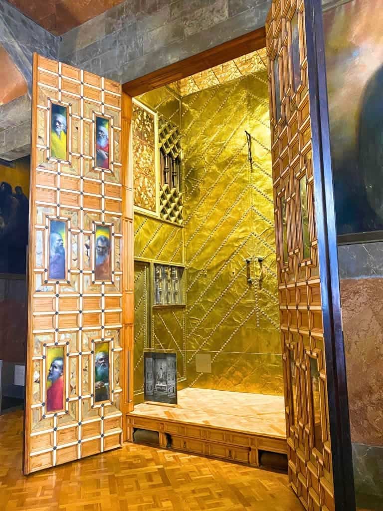 How to Spend 3 Days in Barcelona: A First-Timer's Travel Itinerary 47 chapel closet palau guell barcelona
